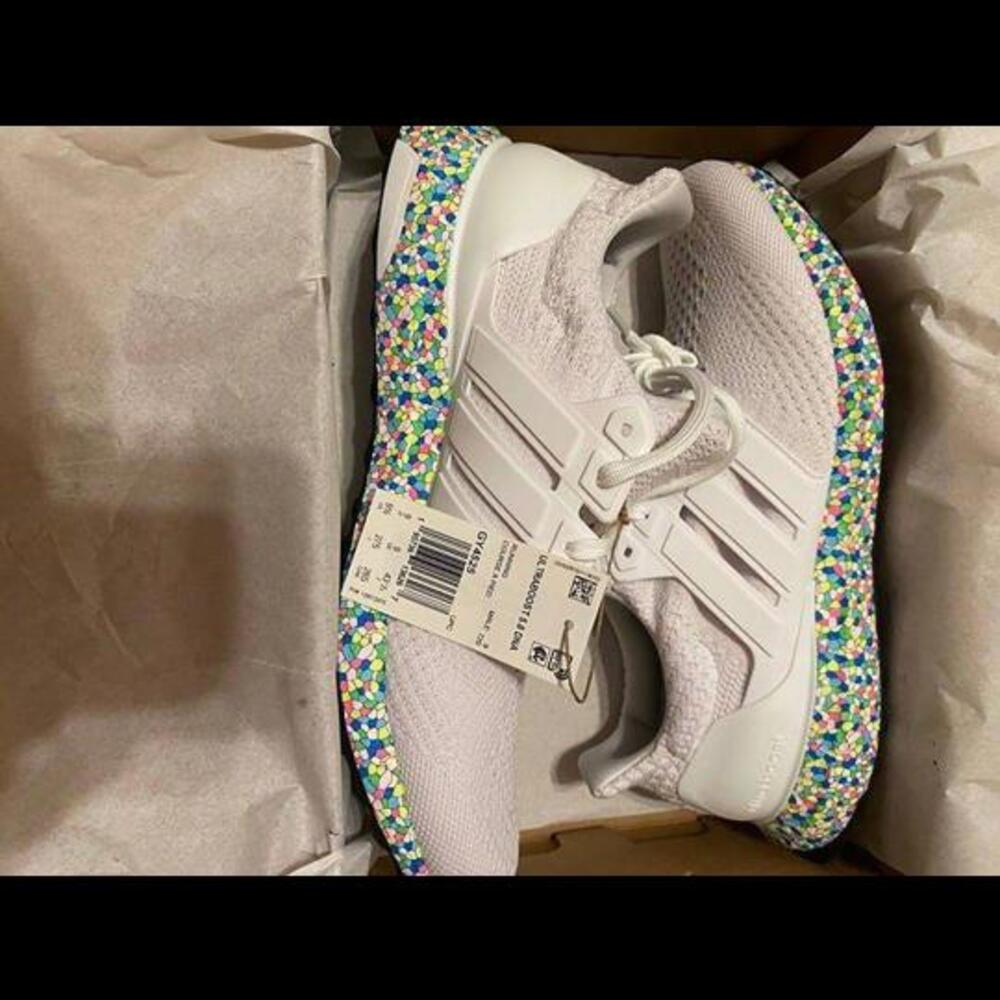 Adidas men ultraboost 5.0 DNA GY4525 size 9  - whitee
